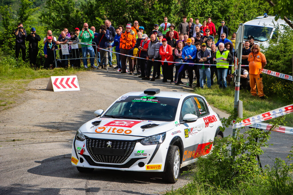 Michał Streer podczas Rally Citta di Modena 2025, tłum kibiców
